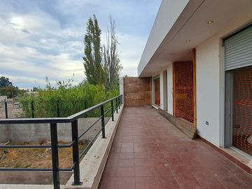 VENTA CASA  4 DORM Bº RESIDENCIAL ABIERTO, CIPOLLETTI