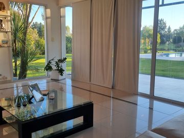 VENTA, CASA A LAGUNA, POSADA DE LOS LAGOS al 100