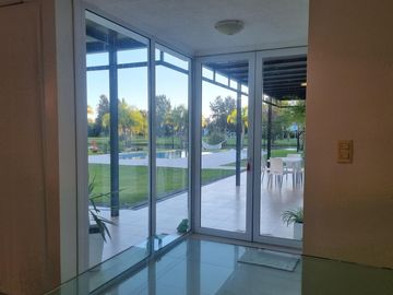 VENTA, CASA A LAGUNA, POSADA DE LOS LAGOS al 100
