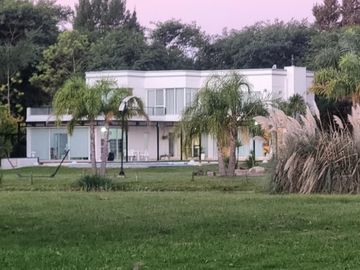 VENTA, CASA A LAGUNA, POSADA DE LOS LAGOS al 100