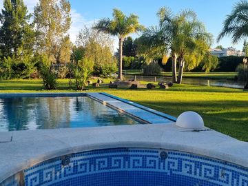 VENTA, CASA A LAGUNA, POSADA DE LOS LAGOS al 100