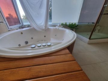 VENTA, CASA A LAGUNA, POSADA DE LOS LAGOS al 100