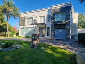 VENTA, CASA A LAGUNA, POSADA DE LOS LAGOS al 100
