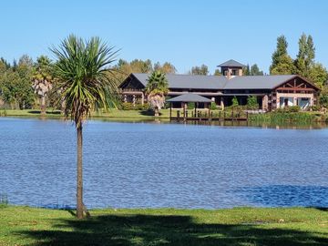 VENTA, CASA A LAGUNA, POSADA DE LOS LAGOS al 100