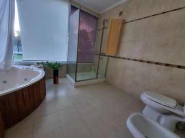 VENTA, CASA A LAGUNA, POSADA DE LOS LAGOS al 100