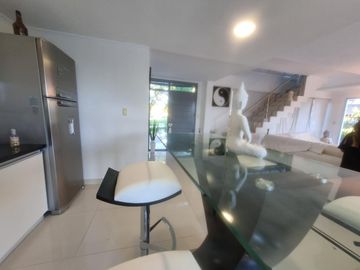 VENTA, CASA A LAGUNA, POSADA DE LOS LAGOS al 100