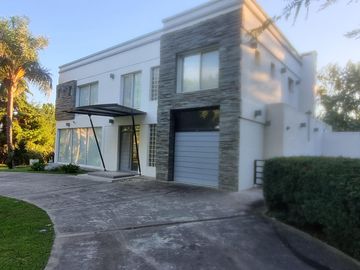 VENTA, CASA A LAGUNA, POSADA DE LOS LAGOS al 100