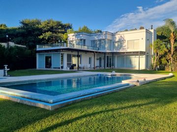 VENTA, CASA A LAGUNA, POSADA DE LOS LAGOS al 100