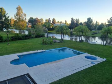 VENTA, CASA A LAGUNA, POSADA DE LOS LAGOS al 100