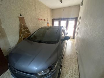 VENTA CASA AL FRENTE 3 DORMITORIOS CON COCHERA