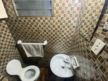 VENTA CASA AL FRENTE 3 DORMITORIOS CON COCHERA