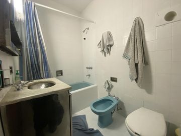 VENTA CASA AL FRENTE 3 DORMITORIOS CON COCHERA