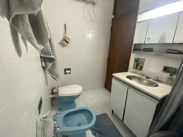 VENTA CASA AL FRENTE 3 DORMITORIOS CON COCHERA