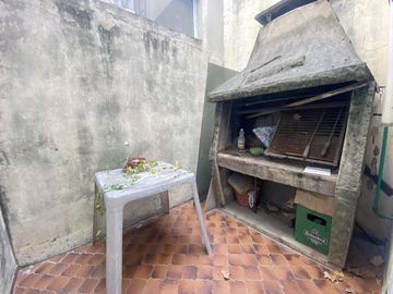 VENTA CASA AL FRENTE 3 DORMITORIOS CON COCHERA