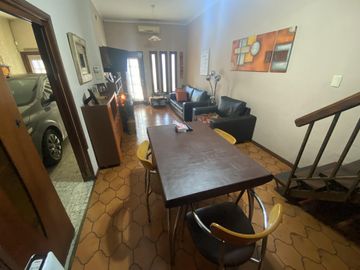 VENTA CASA AL FRENTE 3 DORMITORIOS CON COCHERA