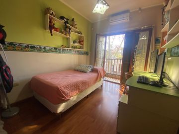 VENTA CASA AL FRENTE 3 DORMITORIOS CON COCHERA