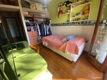 VENTA CASA AL FRENTE 3 DORMITORIOS CON COCHERA