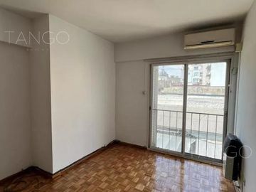 Venta Departamento Balvanera Dos Ambientes Balcón Frances