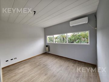 Casa en Olivos, de excelente calidad constructiva, de 3 dormitorios (duplex) y vista abierta