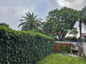 Casa en Olivos, de excelente calidad constructiva, de 3 dormitorios (duplex) y vista abierta