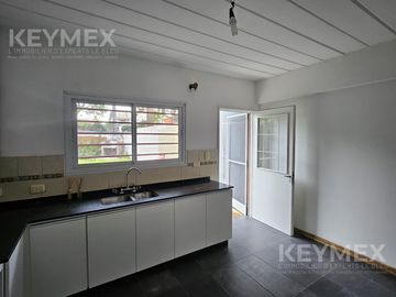 Casa en Olivos, de excelente calidad constructiva, de 3 dormitorios (duplex) y vista abierta