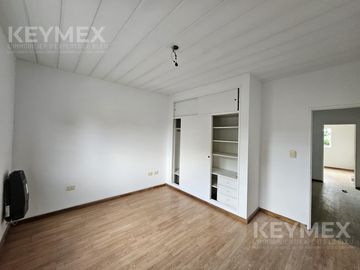 Casa en Olivos, de excelente calidad constructiva, de 3 dormitorios (duplex) y vista abierta