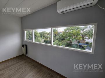 Casa en Olivos, de excelente calidad constructiva, de 3 dormitorios (duplex) y vista abierta