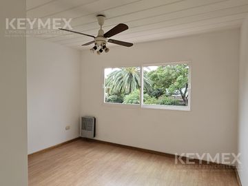 Casa en Olivos, de excelente calidad constructiva, de 3 dormitorios (duplex) y vista abierta