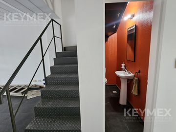 Casa en Olivos, de excelente calidad constructiva, de 3 dormitorios (duplex) y vista abierta
