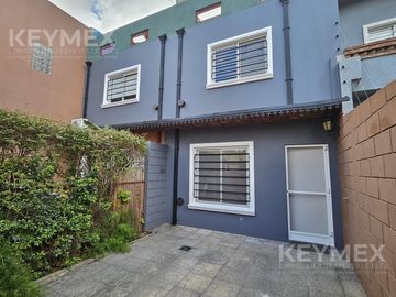 Casa en Olivos, de excelente calidad constructiva, de 3 dormitorios (duplex) y vista abierta
