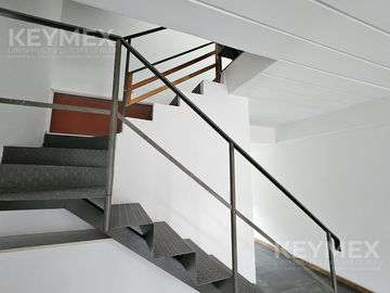 Casa en Olivos, de excelente calidad constructiva, de 3 dormitorios (duplex) y vista abierta