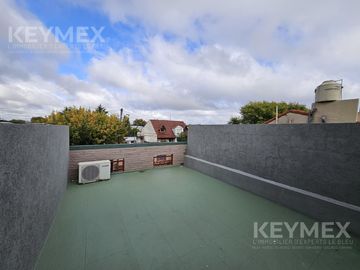 Casa en Olivos, de excelente calidad constructiva, de 3 dormitorios (duplex) y vista abierta
