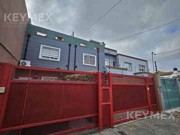 Casa en Olivos, de excelente calidad constructiva, de 3 dormitorios (duplex) y vista abierta