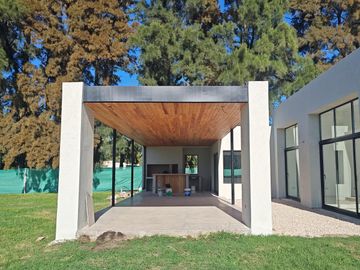 Casa Premium en La Esperanza Club de Campo, Gral. Rodriguez, Buenos Aires, Argentina