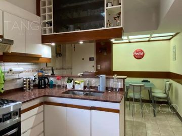 Venta Departamento 4 Ambientes en Caballito Con Balcón al Frente Cochera Baulera Escritorio