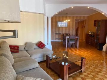 Venta Departamento 4 Ambientes en Caballito Con Balcón al Frente Cochera Baulera Escritorio