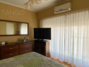 Venta Departamento 4 Ambientes en Caballito Con Balcón al Frente Cochera Baulera Escritorio