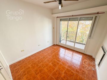Venta Departamento Dos Ambientes Caballito Balcon Frente Terraza