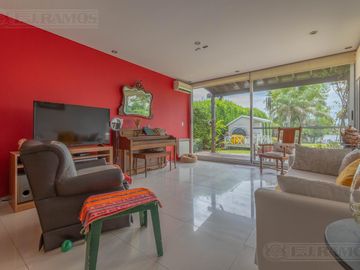 4 Dormitorios, Playroom y Area de Servicio. Orientación Nor-Oeste.