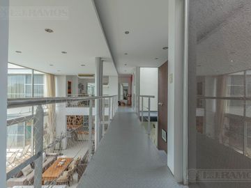 4 Dormitorios, Playroom y Area de Servicio. Orientación Nor-Oeste.