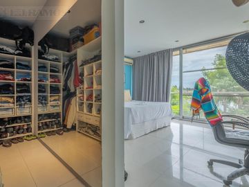 4 Dormitorios, Playroom y Area de Servicio. Orientación Nor-Oeste.