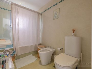4 Dormitorios, Playroom y Area de Servicio. Orientación Nor-Oeste.