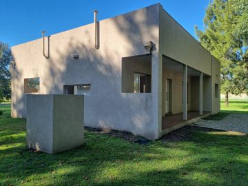 VENTA, CASA A LAGUNA, POSADA DE LOS LAGOS  al 100