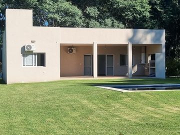 VENTA, CASA A LAGUNA, POSADA DE LOS LAGOS  al 100