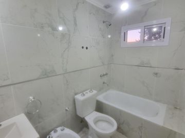 VENTA, CASA A LAGUNA, POSADA DE LOS LAGOS  al 100