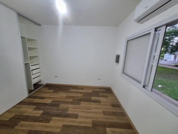 VENTA, CASA A LAGUNA, POSADA DE LOS LAGOS  al 100
