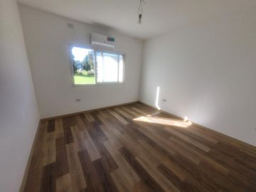 VENTA, CASA A LAGUNA, POSADA DE LOS LAGOS  al 100