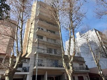 Venta Departamento en Villa del Parque Dos Ambientes Patio