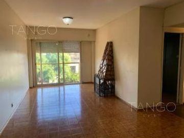 Venta Departamento 4 Ambientes en Parque Patricios Con Balcón Con Cochera Baulera