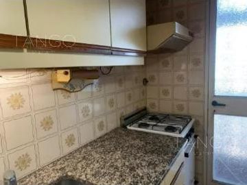 Venta Departamento 4 Ambientes en Parque Patricios Con Balcón Con Cochera Baulera